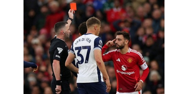 Manchester United verloor twee wedstrijden op rij met 0-3 Manchester United verloor twee wedstrijden op rij met 0-3